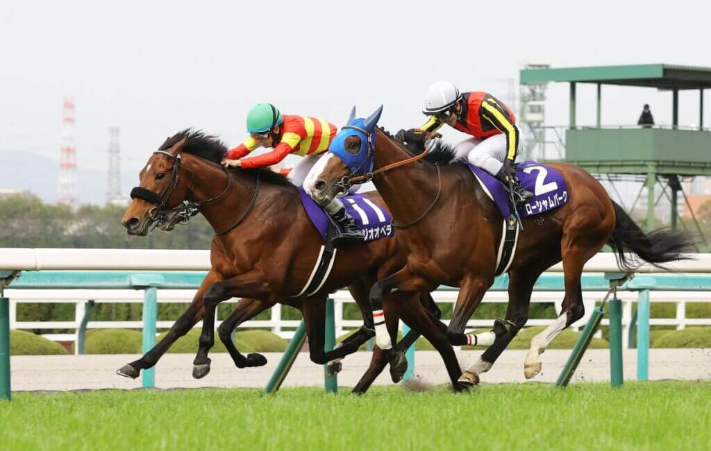 Bellagio Opera wins the G1 Osaka Hai at Hanshin