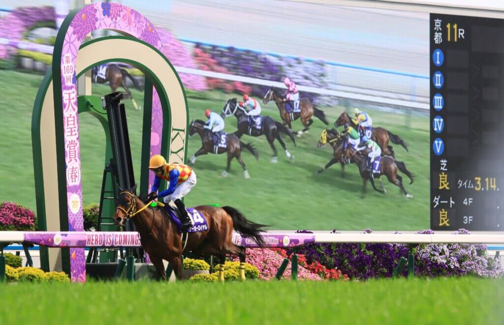 T O Royal wins G1 Tenno Sho Spring