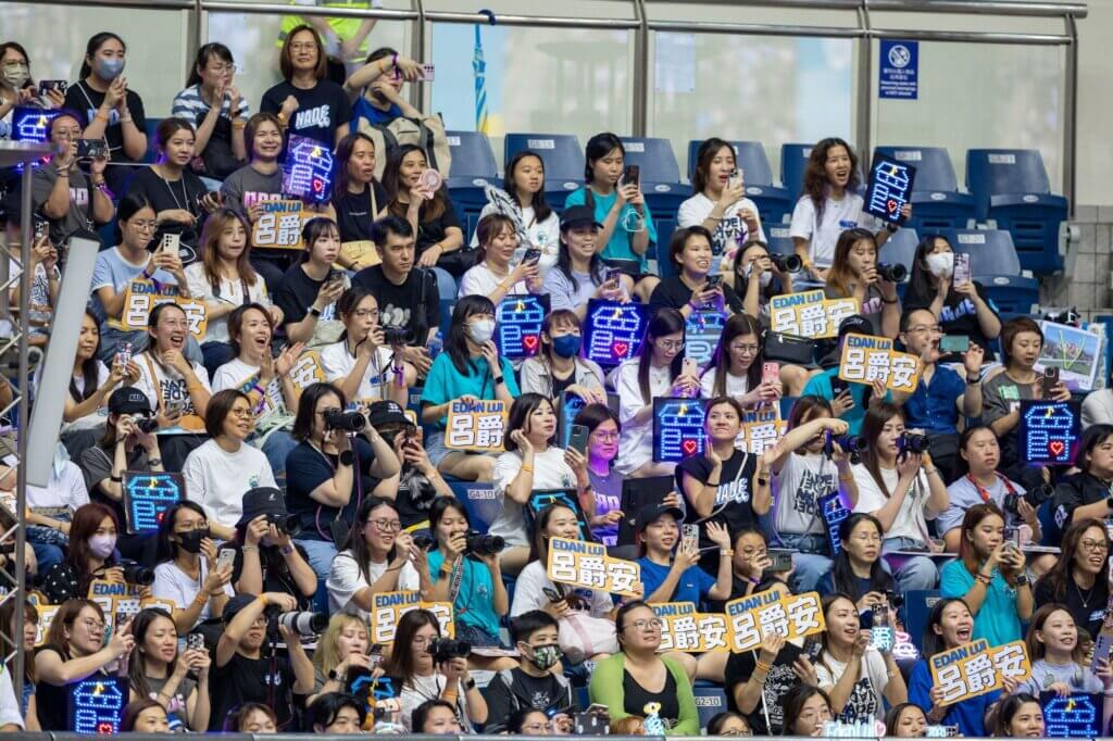 Fans at Sha Tin Season Opener