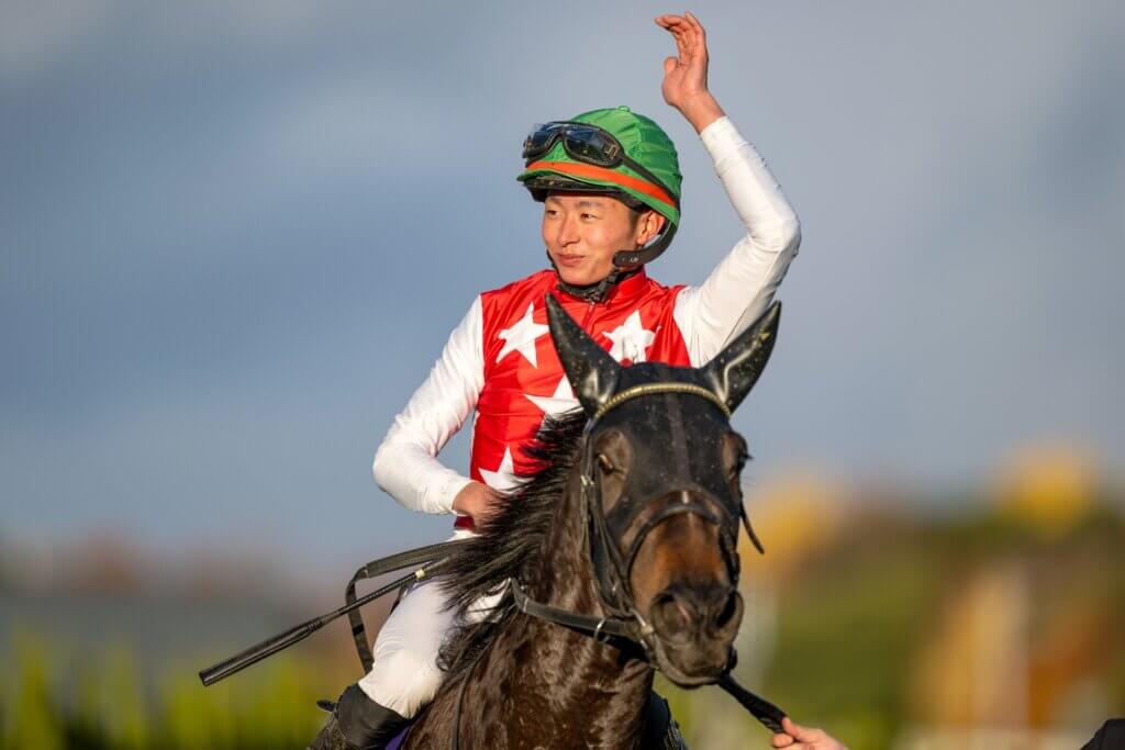 Arma Veloce wins the Hanshin Juvenile Fillies