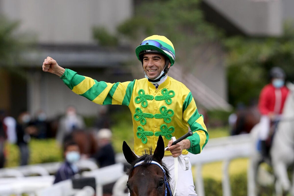 Joao Moreira winning the Hong Kong Derby on Sky Darci