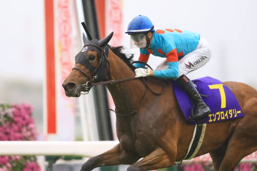 Moreira and Embroidery win the Oka Sho at Hanshin