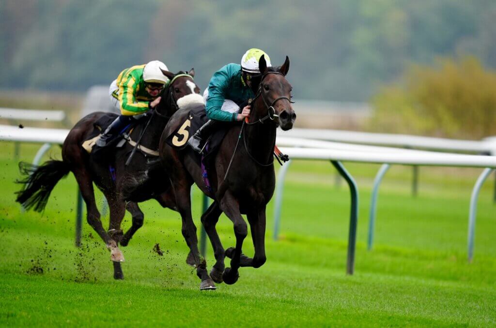 Oaks contender Revoir wins her maiden at Nottingham