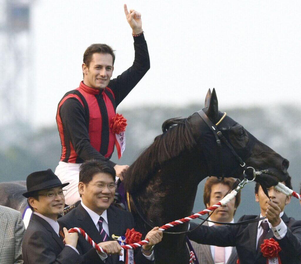 Mirco Demuro and Eishin Flash win the G1 Tenno Sho (Autumn)