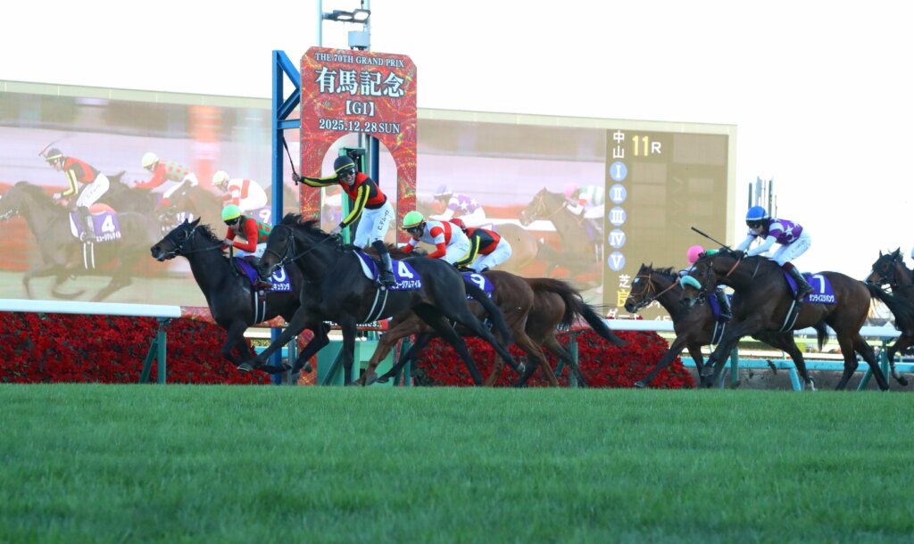 Finish of the 2025 Arima Kinen won by Museum Mile and Cristian Demuro