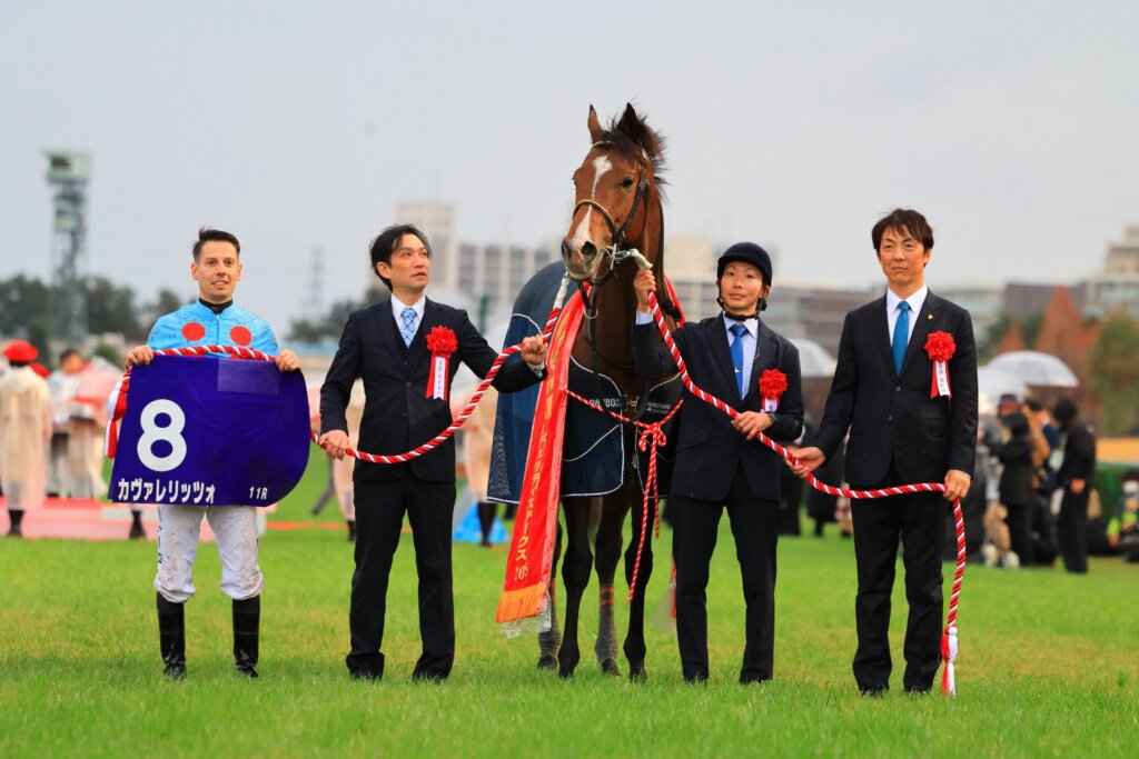 Team Cavallerizzo pose for a photo after winning the Asahi Hai Futurity Stakes