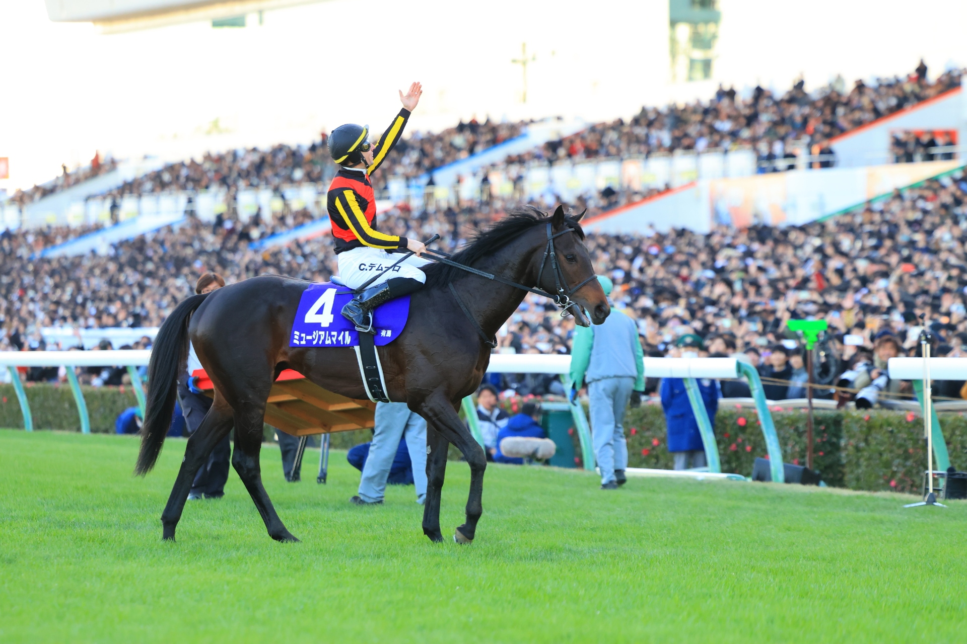 Cristian Demuro salutes the crowd aboard G1 Arima Kinen winner Museum Mile