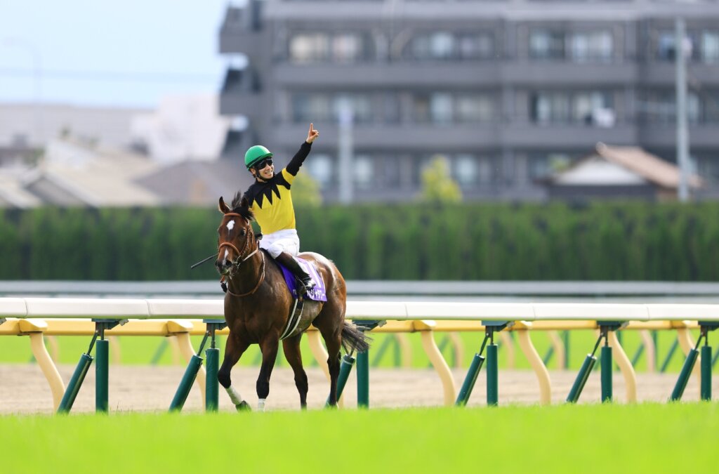 Kohei Matsumaya celebrates after winning the NHK MIle Cup on Panja Tower