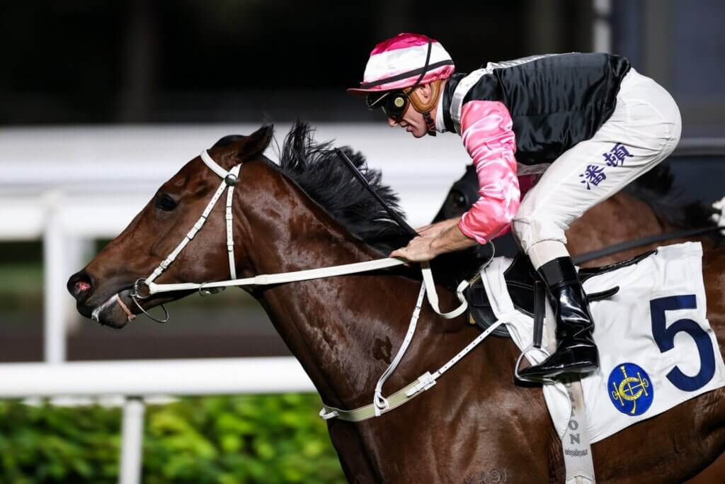 Zac Purton and Beauty Bolt win a Class 3 over a mile at Sha Tin in 2025