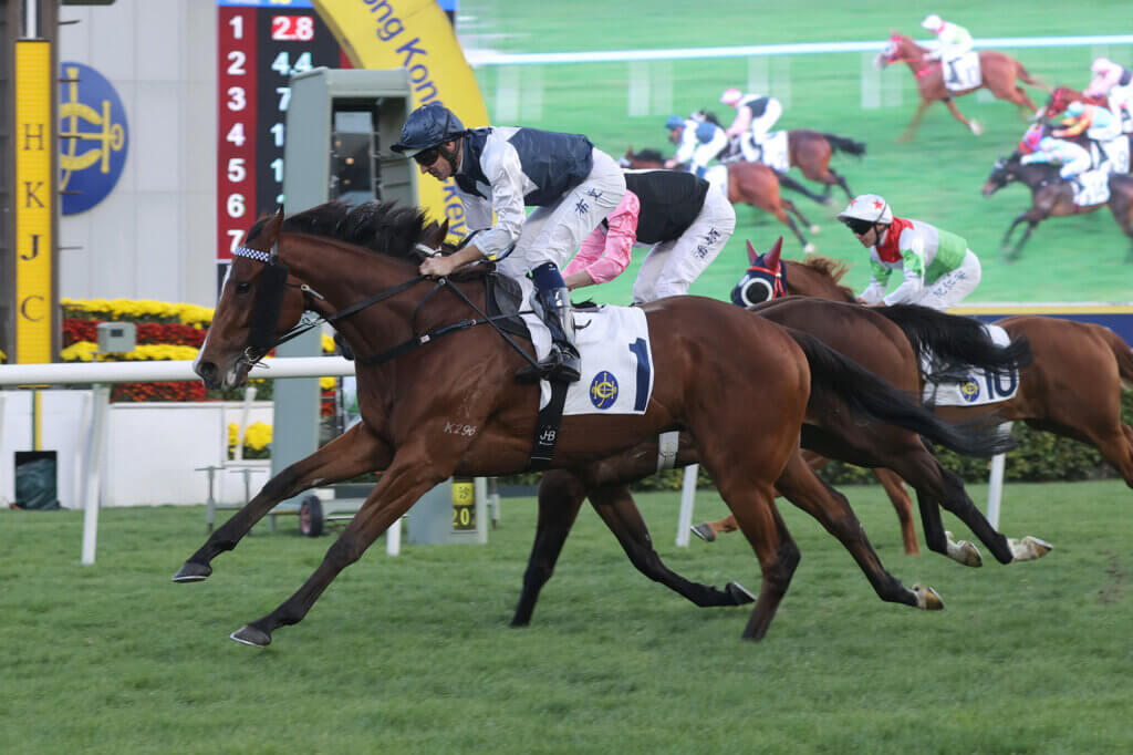 Invincible Ibis and Hugh Bowman win at Sha Tin