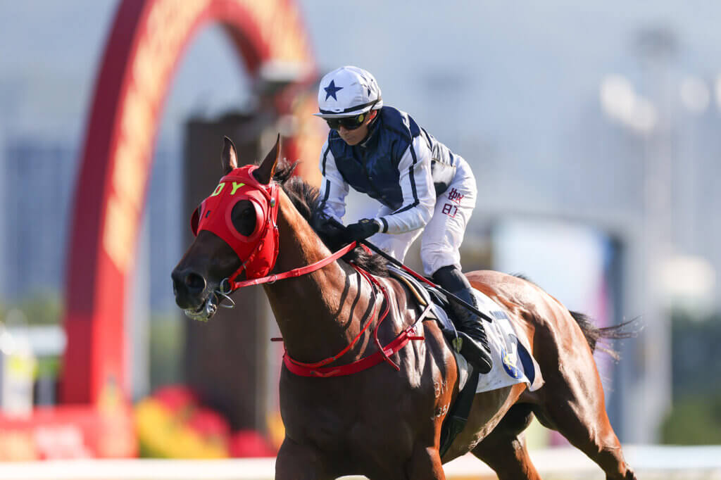 Fast Network winning under Alexis Badel at Sha Tin in 2025