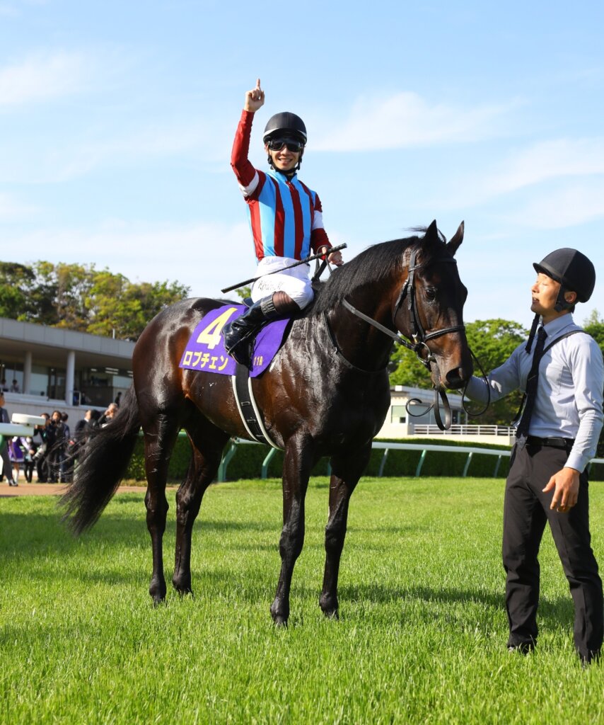 Lovcen and Kohei Matsuyama after winning the G1 Satsuki Sho