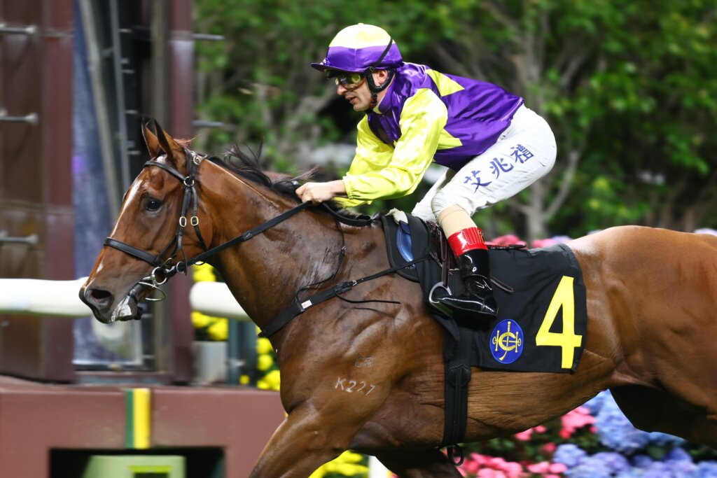 Andrea Atzeni guiding Colourful King to victory at Sha Tin