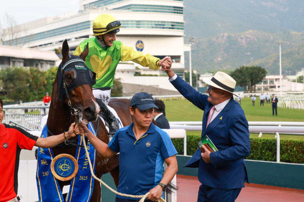 Harry Bentley and David Hayes congratulate each other after Tomodachi Kokoroe's Premier's Bowl win