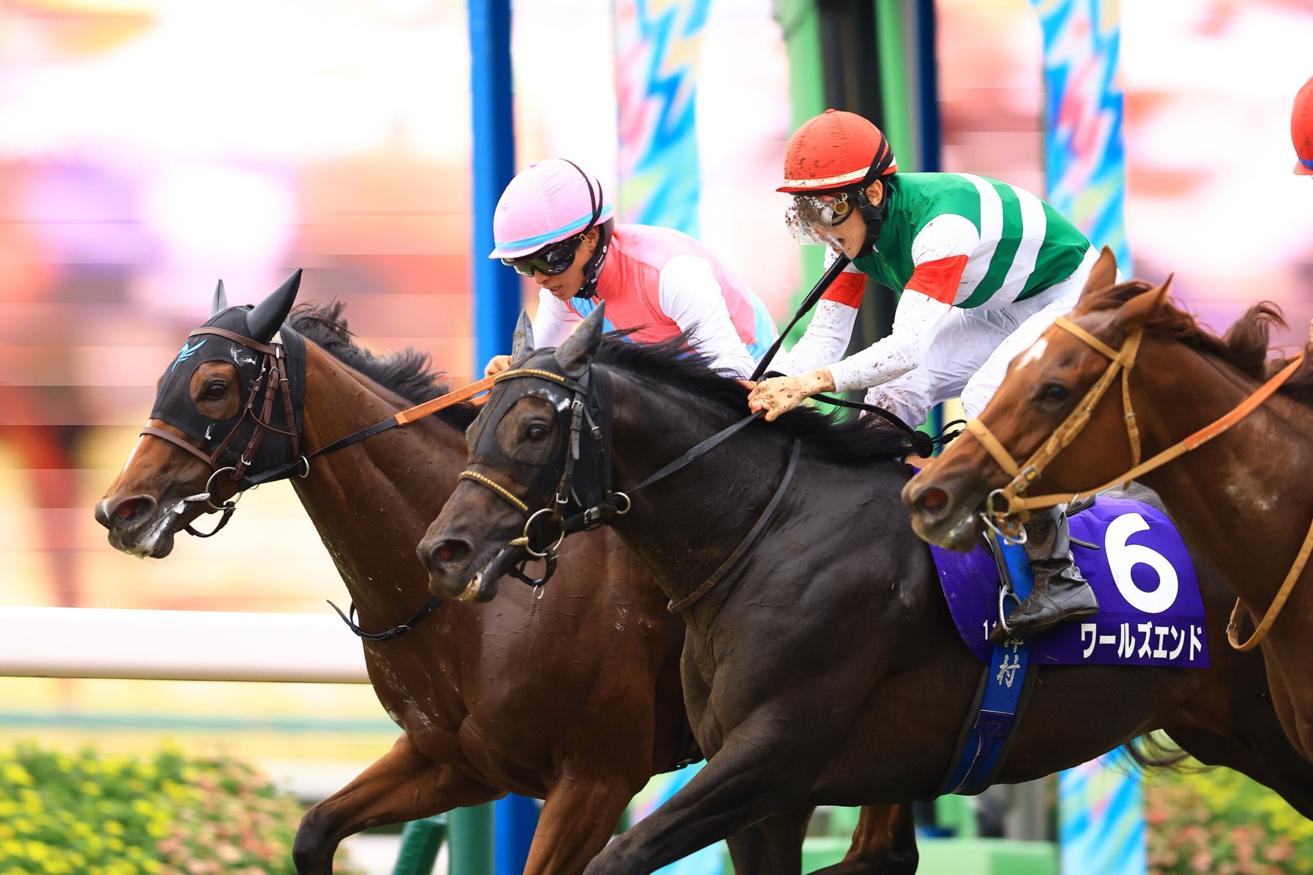 Puro Magic holding on to win the G1 Sprinters Stakes